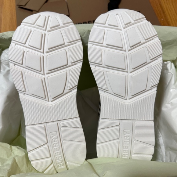 Authentic burberry traning sneaker - Picture 3 of 5